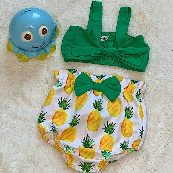 TOO CUTE 💚💛🤍 TWO PIECE TOP & BOTTOMS - Picture 1 of 3